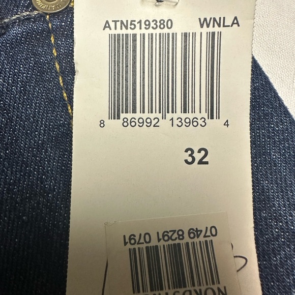 NWT 7 for All Mankind Standard jeans - Picture 4 of 10